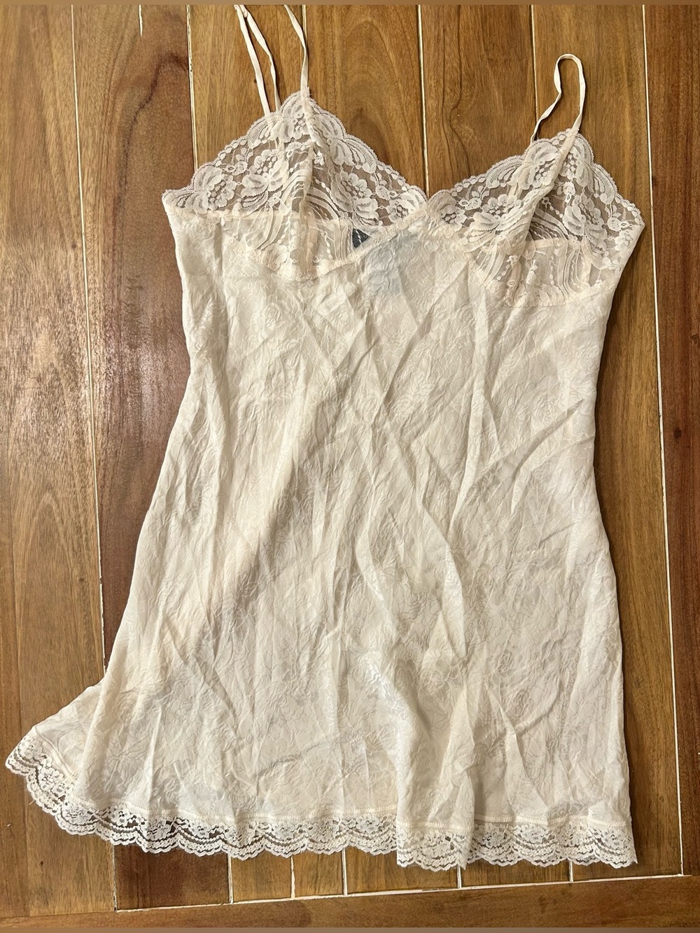 Vintage Lace-Trim Slip Chemise in Cream - August Silk intimates. Medium. - Picture 2 of 6
